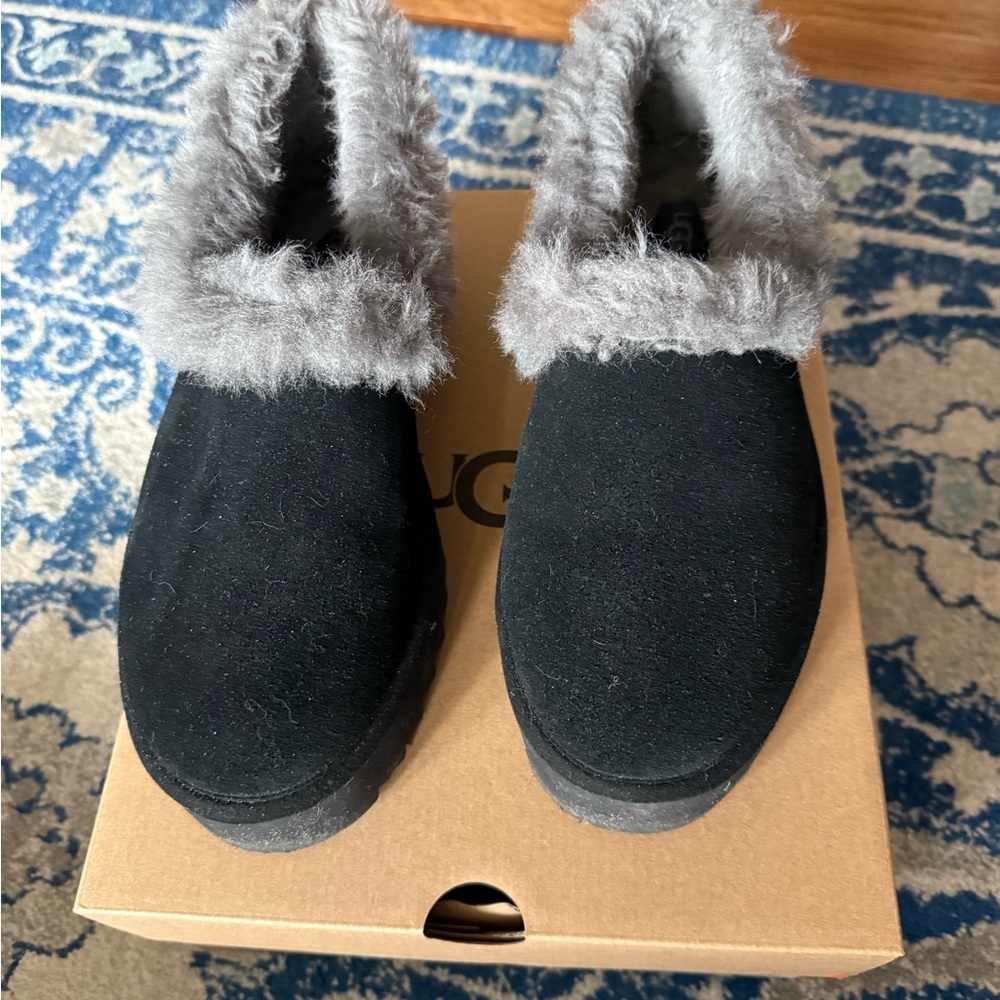 UGG Shearling platform slipper size 8.